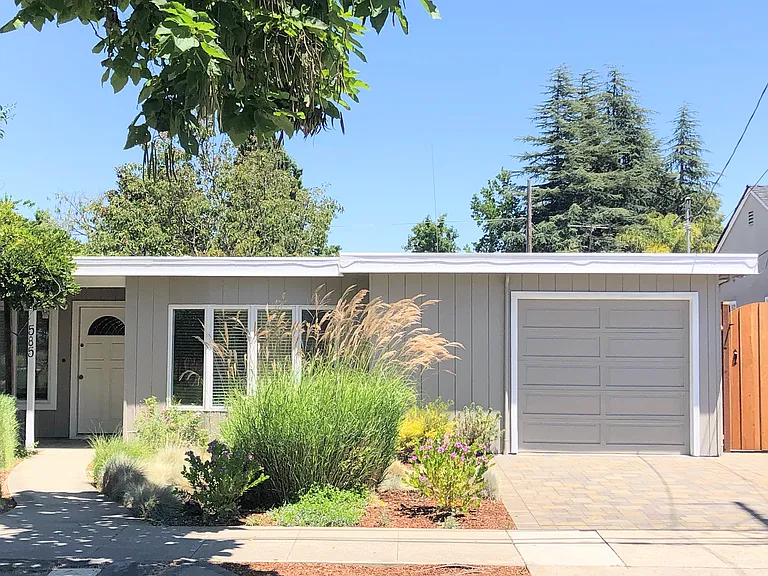 585 Bryan Ave — Photo 1