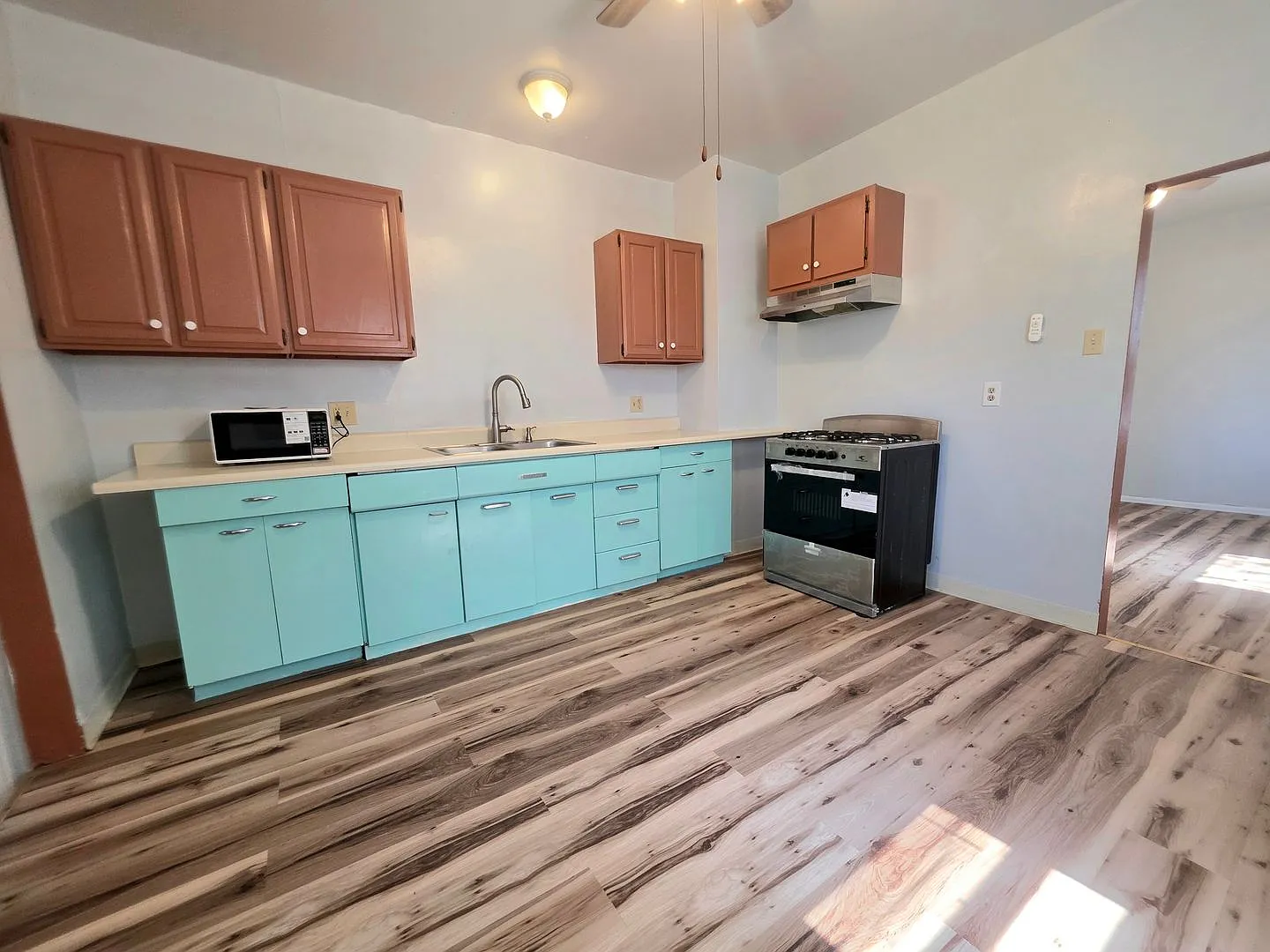 1637 Cedar St — Photo 2