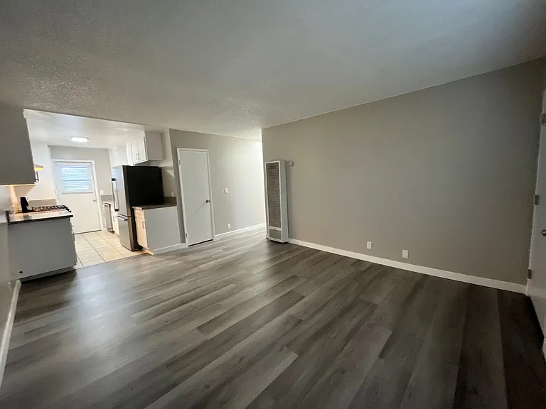 1769 Daly-Grand Apartments — Photo 3