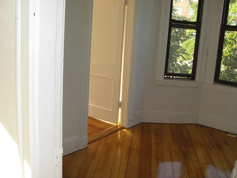 513 Park Dr — Photo 5