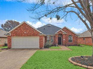 1602 Mallard Dr, Corinth, TX 76210
