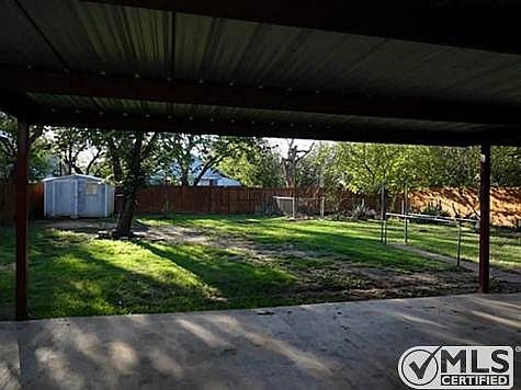4th image of 918 Poplar St