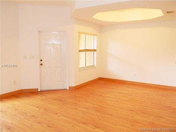 3rd image of 4911 Spinnaker Dr