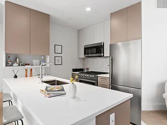 3rd image of 92-17 160th St #2211
