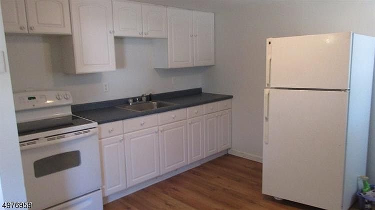 1st image of 320 Lakewood Ter