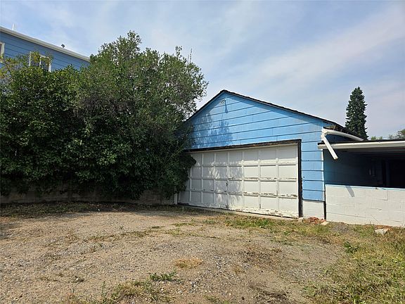 3rd image of 1012 W Quartz St