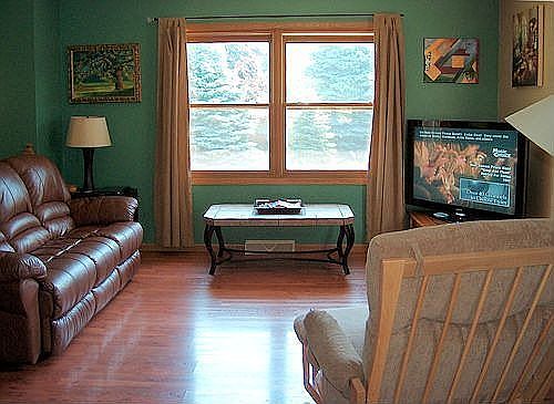 Spacious Living Room - Laminate Floors