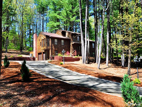 2nd image of 39 Woodduck Farms Road