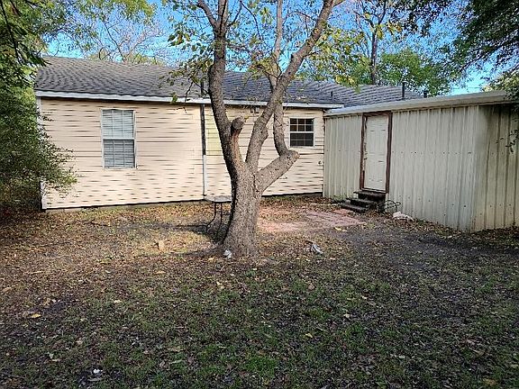 2nd image of 150 Decker Ln