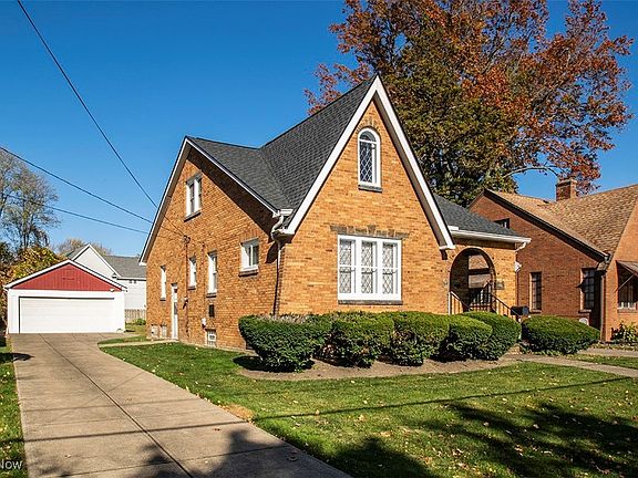 2nd image of 16718 Larchwood Ave