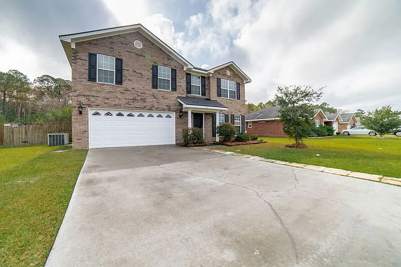 4 bed, 2.5 bath, 2210 sqft, $2,100 — Photo 3