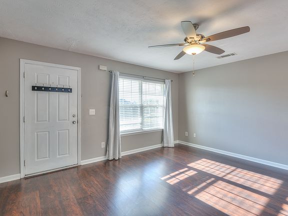 2nd image of 130 Oak Valley Cir