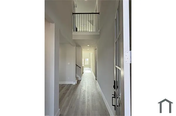 Building Photo - 2401 Overlook Dr