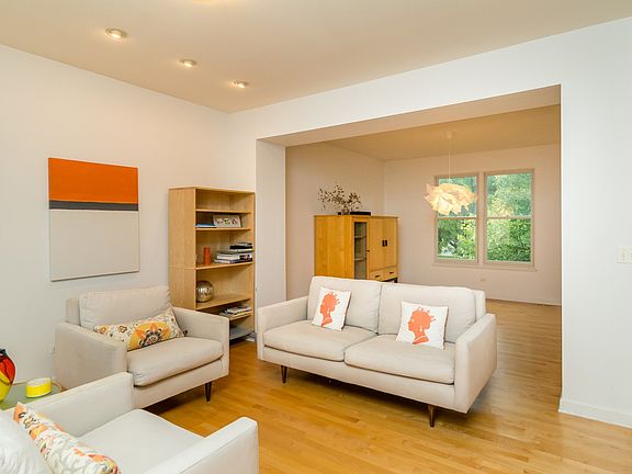 4th image of 524 Charlton Ct