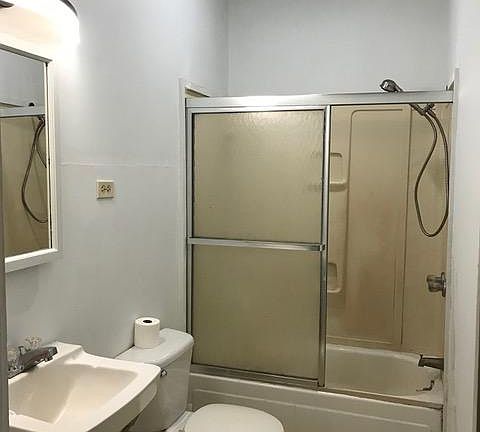 5th image of 2921 N Pecan St
