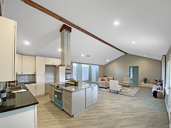 4th image of 3817 Parkwood Dr