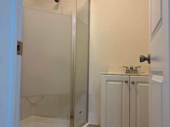 5th image of 90 Bartlett Ave #1