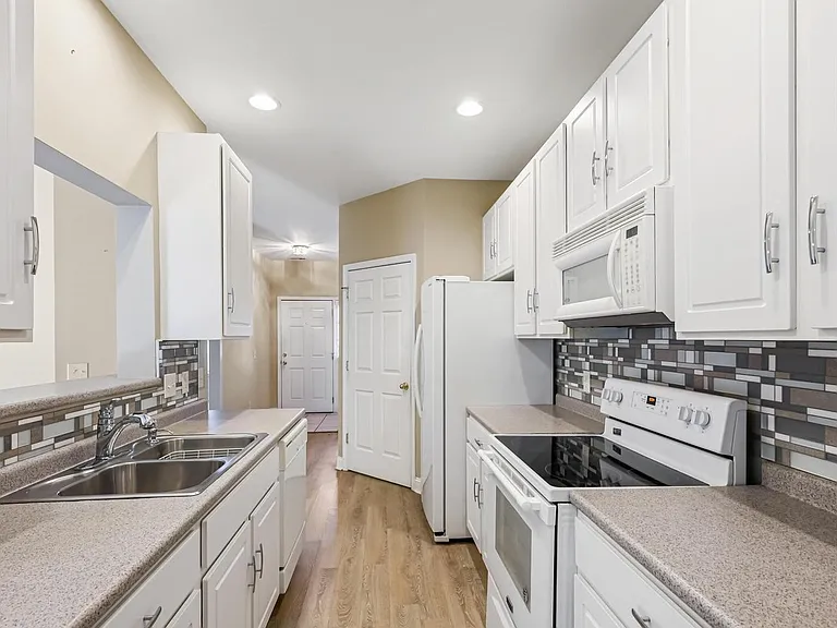 1508 Honeybee Ln — Photo 11