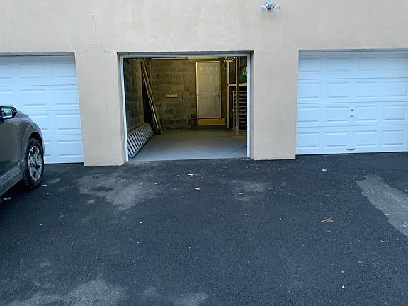 4th image of 408 Palisade Ave #B