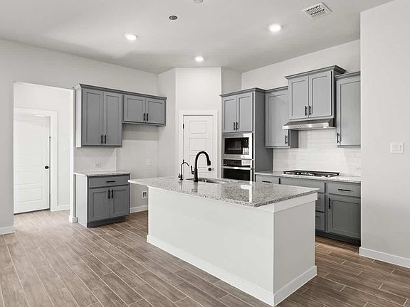 4th image of 535 Jane Long Dr