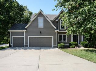 1015 Pebble Beach Dr, Lansing, KS 66043