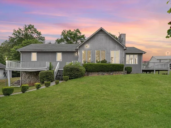 205 Park Shores Cir, Moneta, VA 24121