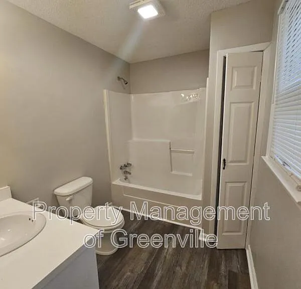 510 Woodside Ln — Photo 11