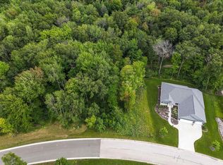 1019 S Wyndrush Dr, Suamico, WI 54173