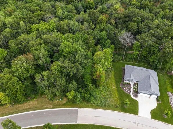 1019 S Wyndrush Dr, Suamico, WI 54173