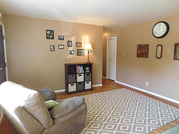 2nd image of 153 Deerfield Pl