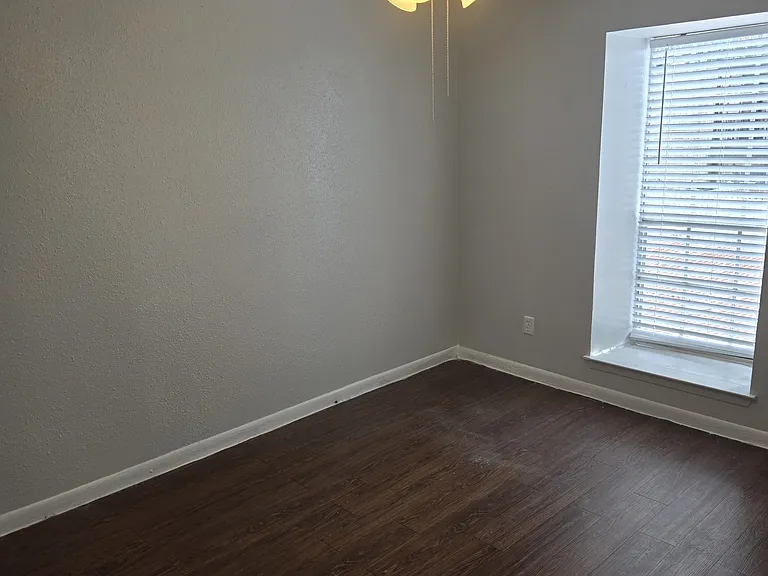 Alamo Apartments — Photo 30