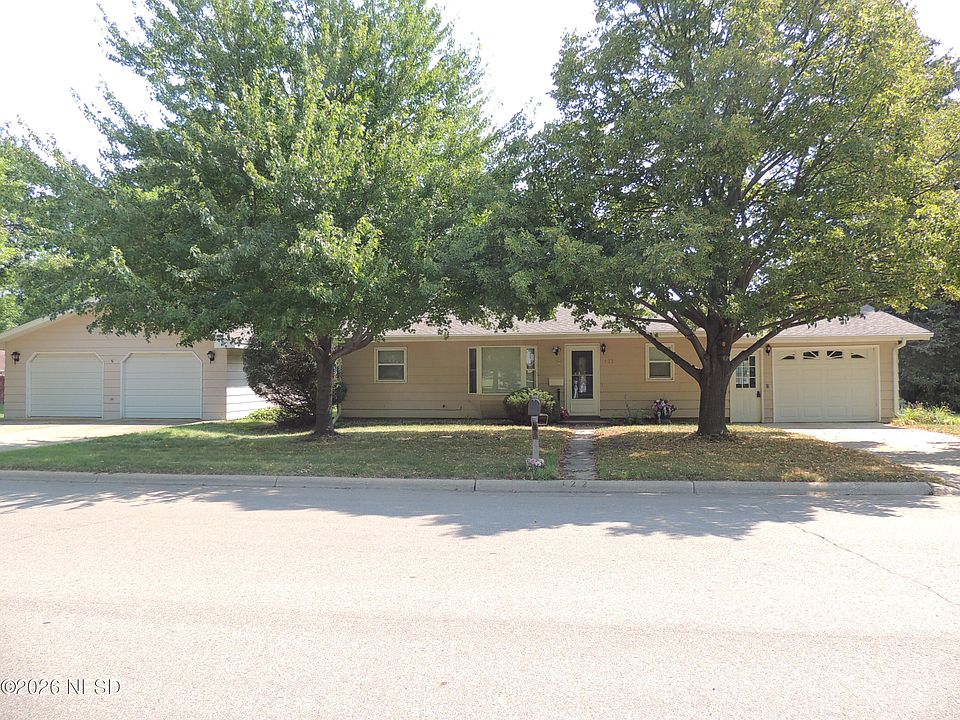 1st image of 122 14th St SE