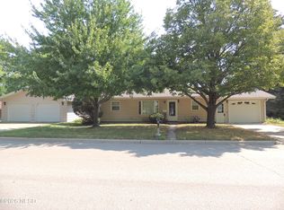 122 14th St SE, Watertown, SD 57201
