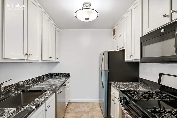 Rented by Sotheby's International Realty | media 6