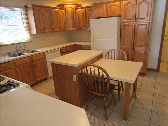 2nd image of 116B Blossom Dr
