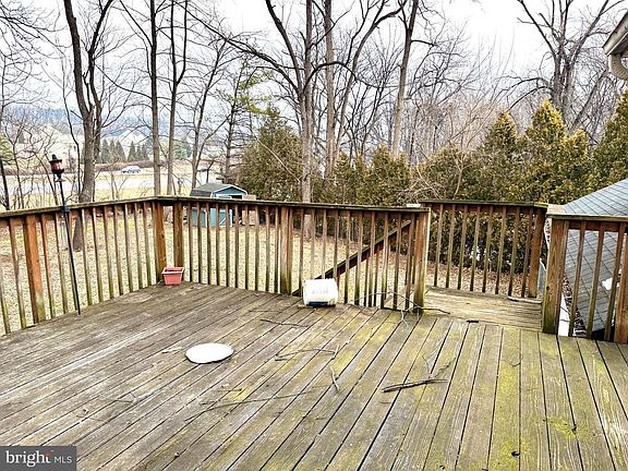 4th image of 52 Morgan St