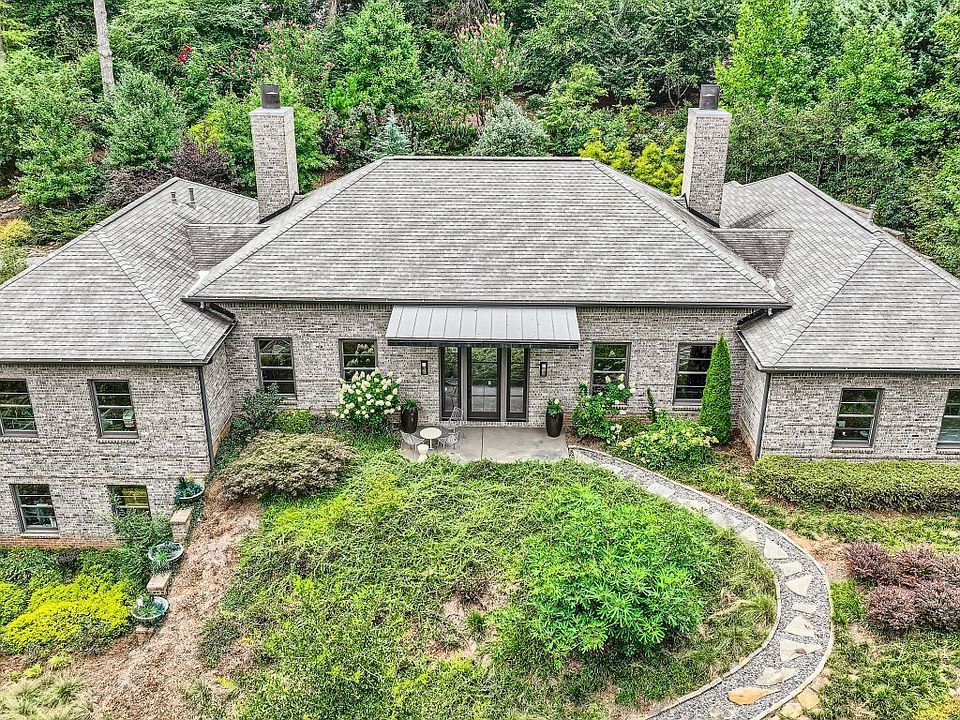 1st image of 340 N Hillcrest Dr SW