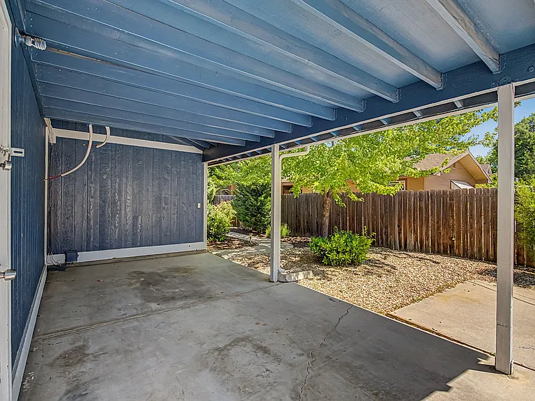 1409 E State St — Photo 14