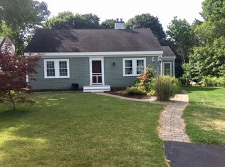 21 Acushnet Rd, Mattapoisett, MA 02739