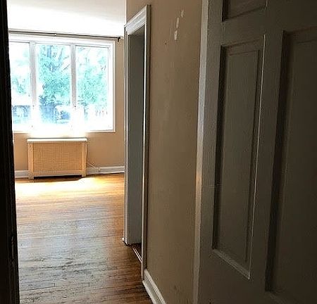 3rd image of 223 Bellevue Ave APT 2