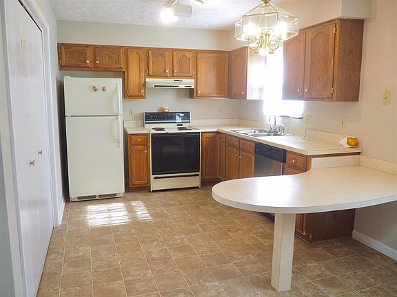 3rd image of 2741 Gardenia Dr