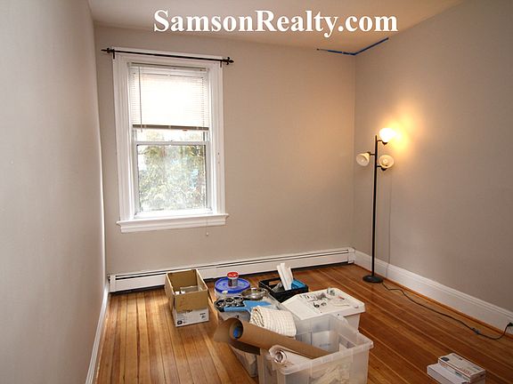 3rd image of 483 Hope St Floor 1
