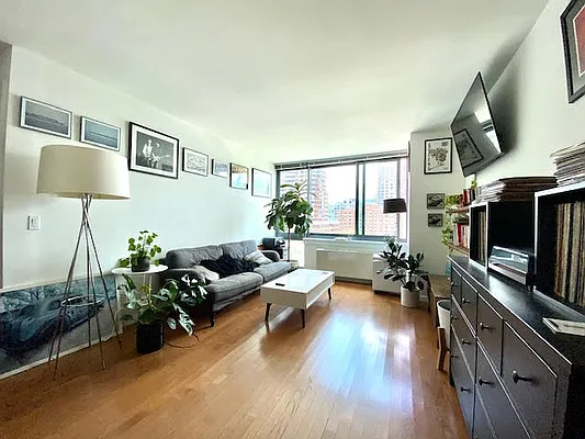 Rented by Nest Seekers International | media 3