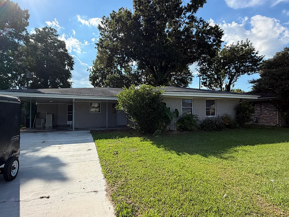 3427 Plymouth Pl
