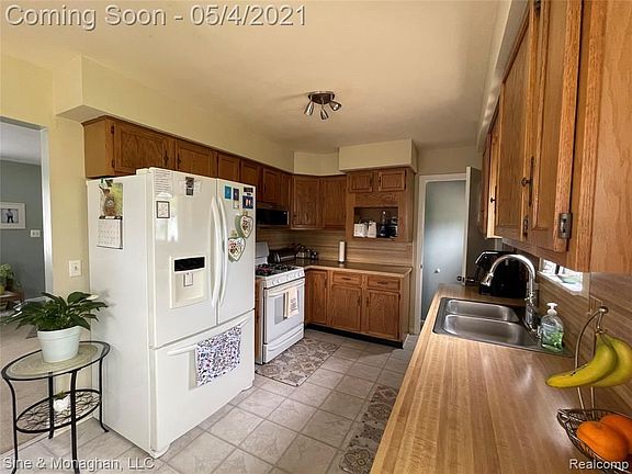 5th image of 66 Tashmoo St