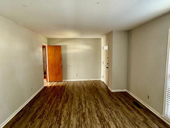 2nd image of 1009 Greystone St