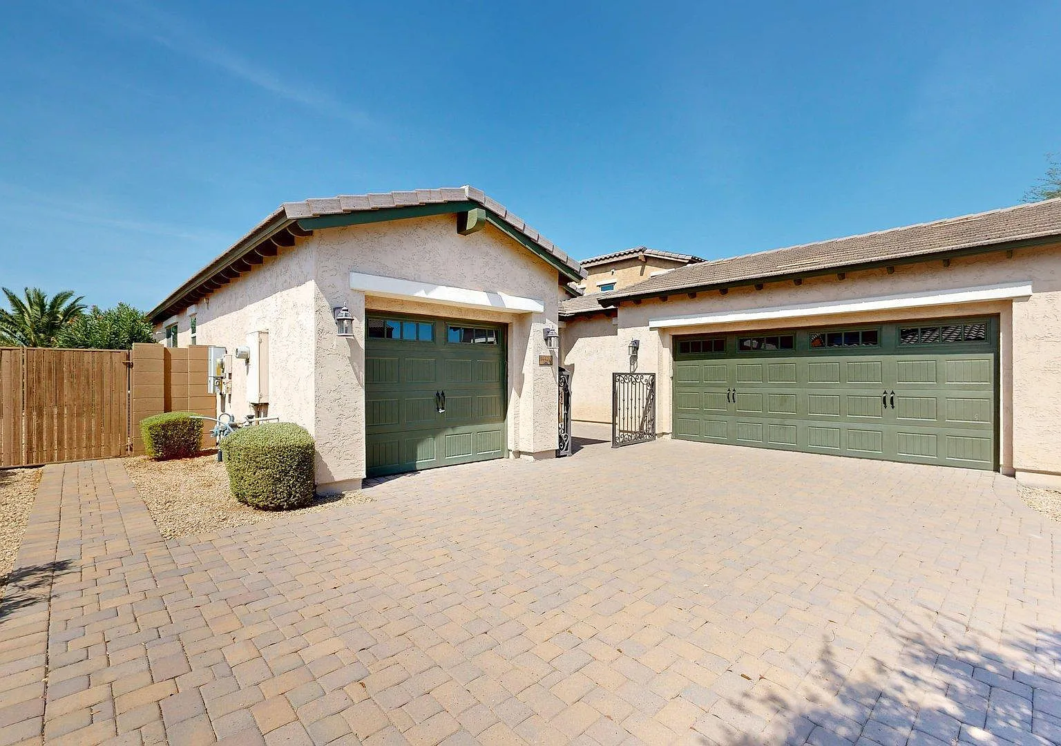 3 bed, 2.5 bath, 2201 sqft, $2,800 — Photo 3