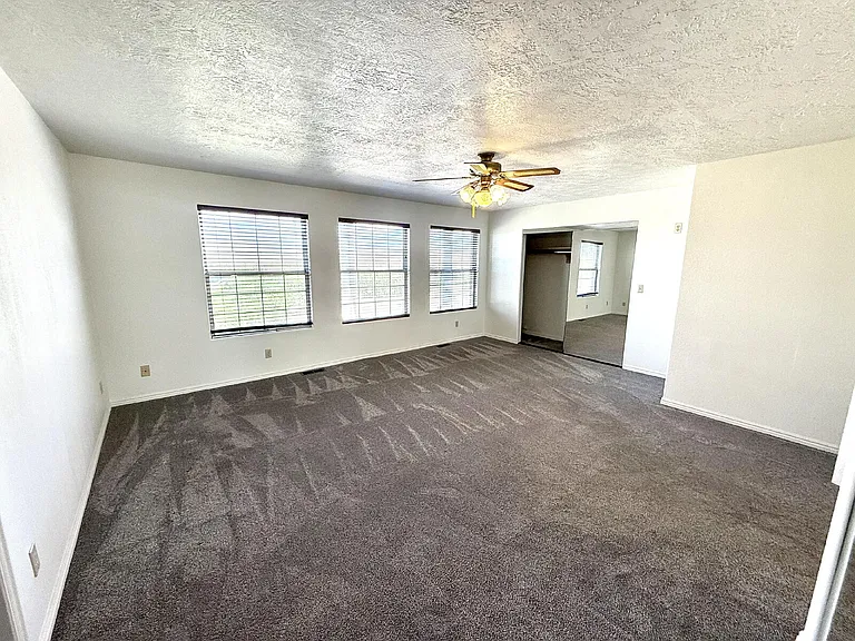 2506 W Grandview Dr — Photo 45
