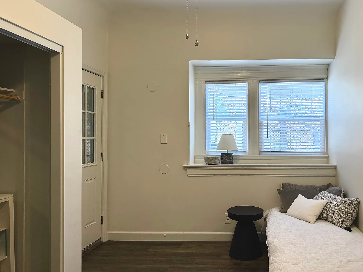 1 bed, 3000 sqft, $875 — Photo 2