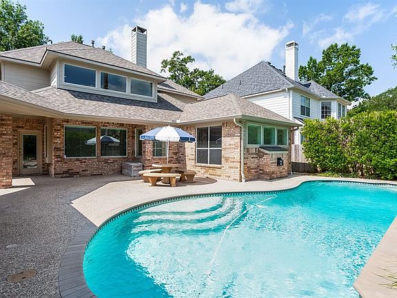Beautiful Pool and Covered Patio For Summer Enjoyment